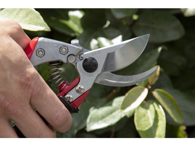 ARS VS-7XR pruning shears set with holster and blade cleaner